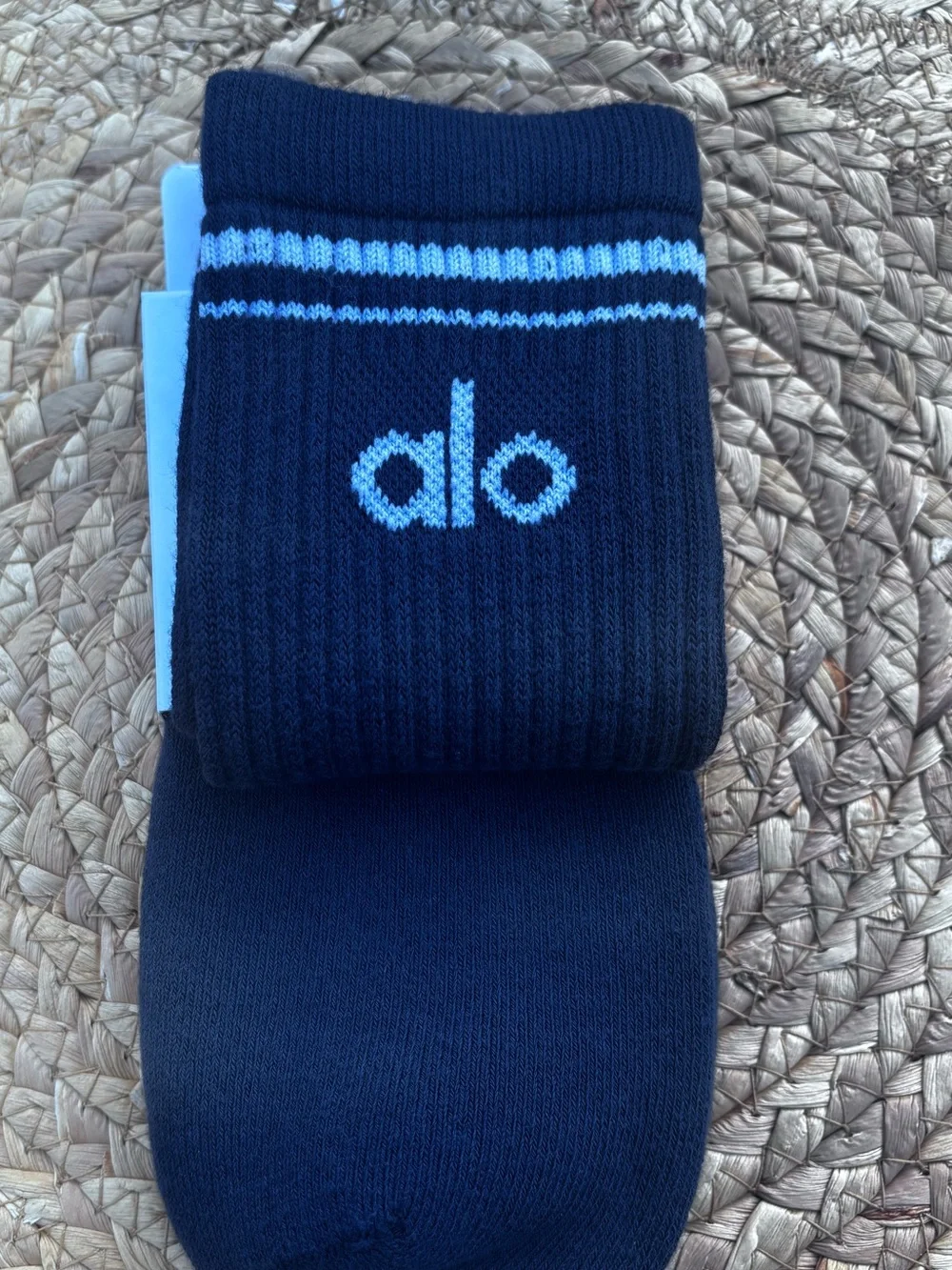 Alo Unisex Half -Crew Throwback Sock Navy/White Size Large
